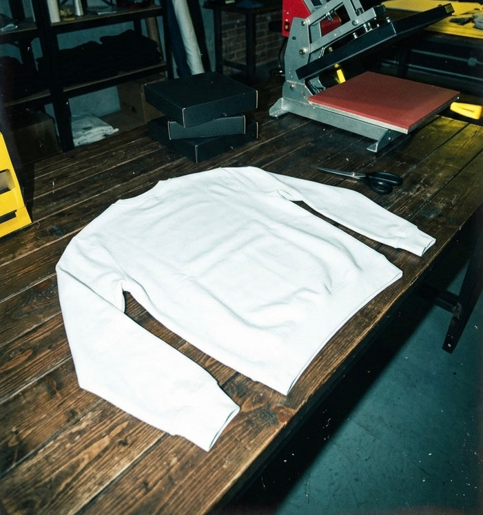 Le sweat sans capuche vierge